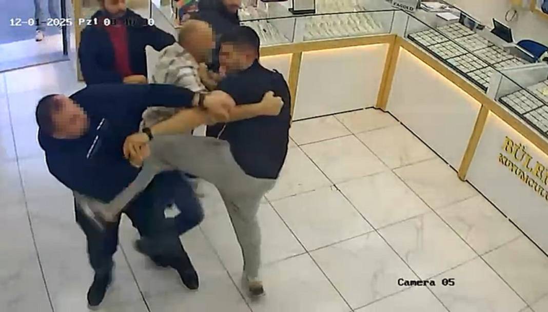 Kuyumcular müşteri için dükkan bastı! Birbirlerini tekme tokat dövdüler 2